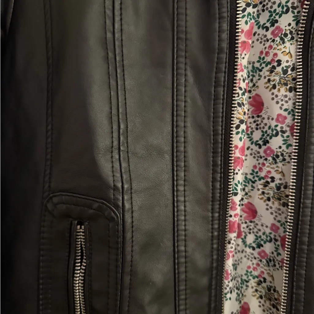 Women's Black Leather Jacket - Image 4