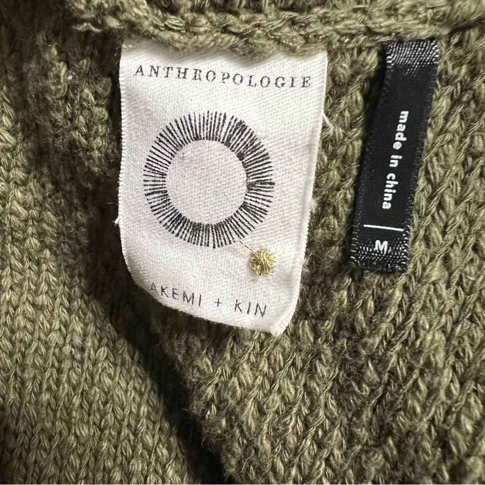 Anthropologie Akemi + Kin Asymmetric Green Fringed Sweater Tank Top Size Medium. - Image 4