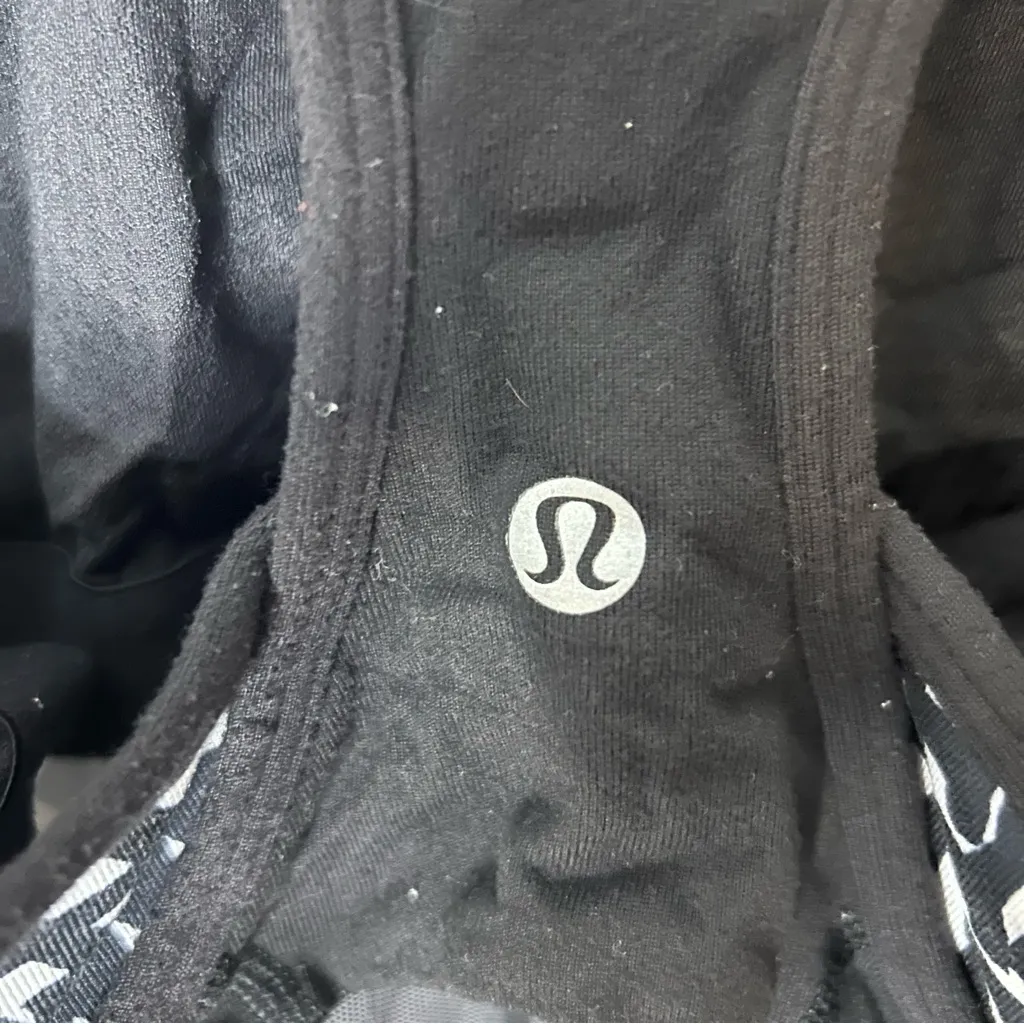 Lululemon Athletica Black and White Patterned Tank Top size 8 - Image 3