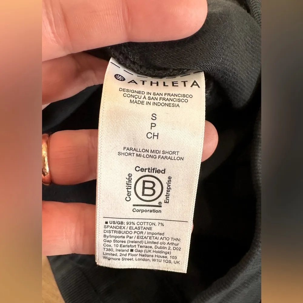 Athleta Farallon Midi short black size small - Image 6