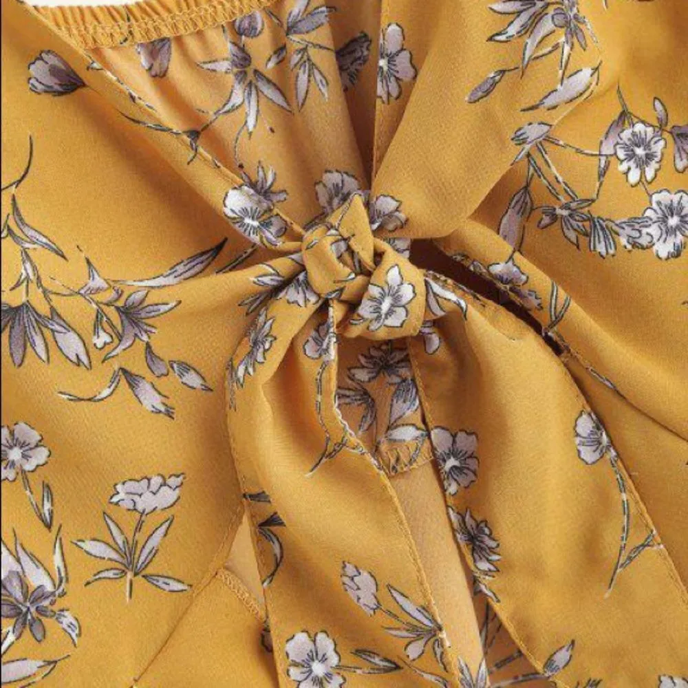 ✨HP✨Floral Print Tie Front Crop Cami Top✨ - Image 3