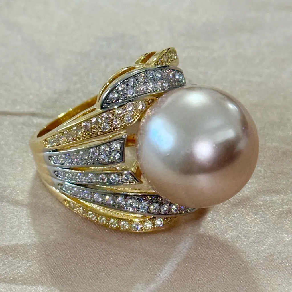 NWOT Gorgeous Champagne Color Pearl Two Tones With accents Band Ring in 6,7 Gold - Image 6