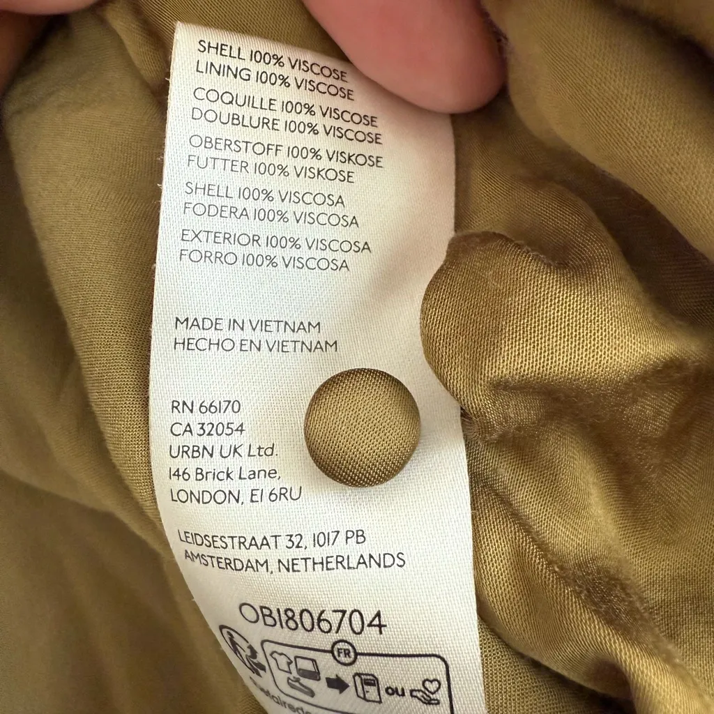 Anthropologie ballon sleeve silky top green  Gold Satin Blouse size M - Image 7