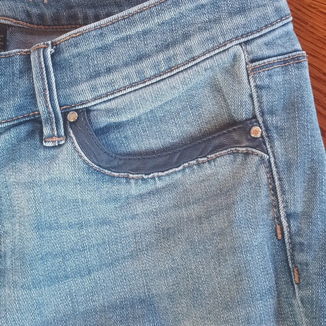 WHBM Skinny Ankle Distressed Jeans Faux Leather Trim in Navy sz 2 - Image 7