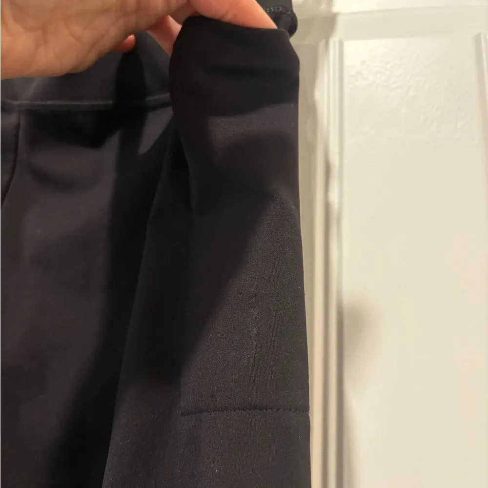 Hollister Social Tourist Black Cross over Flared Leggings size Medium - Image 6