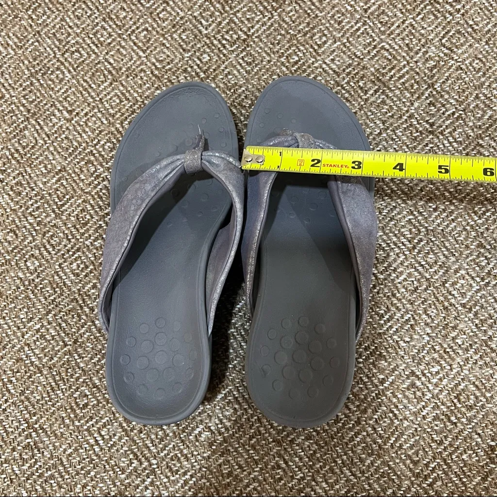 Vionic Arabella Womens Size 7 Sandals Purple Leather Thong Platform Wedge - Image 9