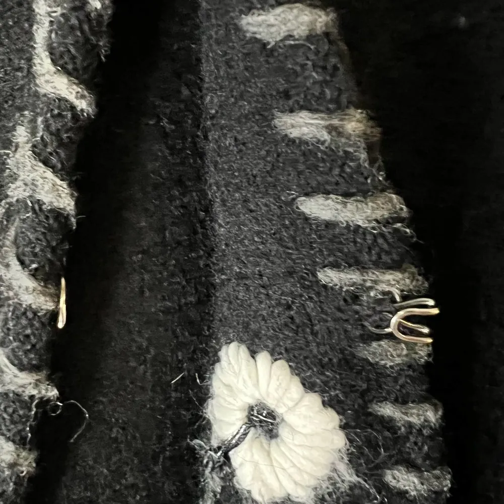 Deane & White Wool Embroidered Cardigan Sweater Black & White Size undefined - Image 5