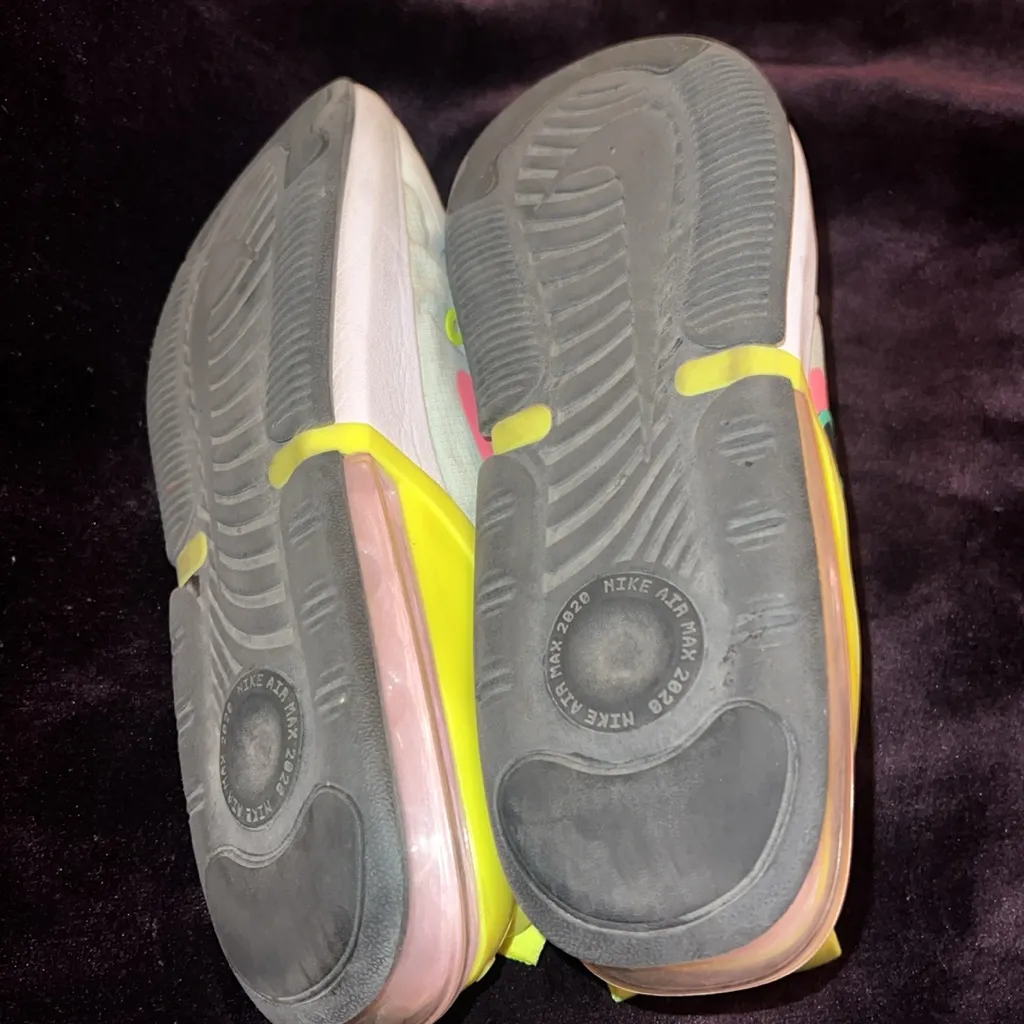 Nike White and Neon Pink Sneakers - Image 4