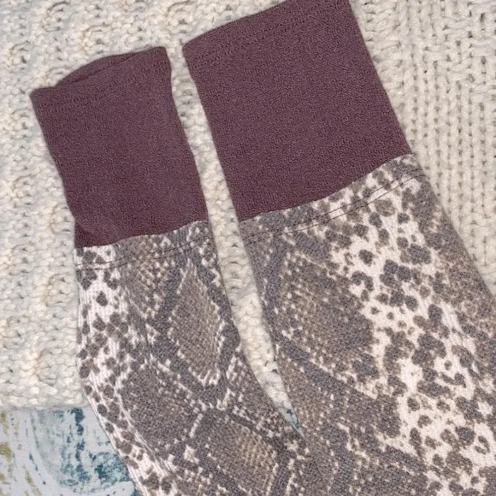 Ces Femme brown & snake skin knit top long sleeve size small/medium - Image 8