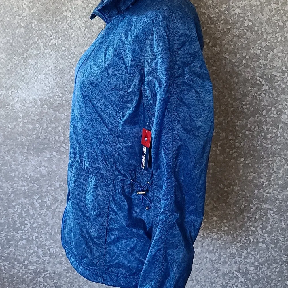 Reel Legends  printed windbreaker size small - Image 4