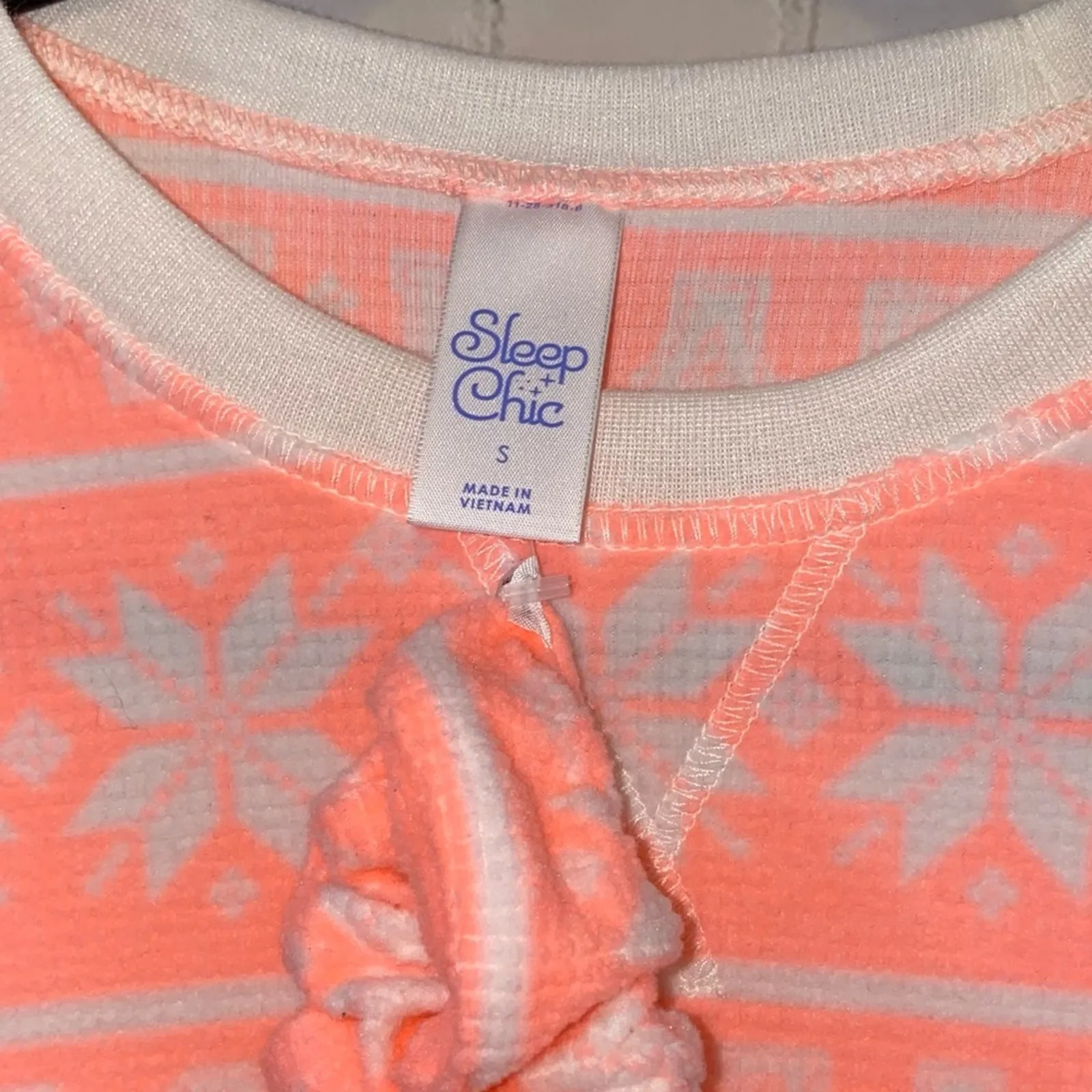NWT Sleep Chic Peach & Cream Soft Fuzzy Pajama Top with Matching Scrunchie Pink - Image 2