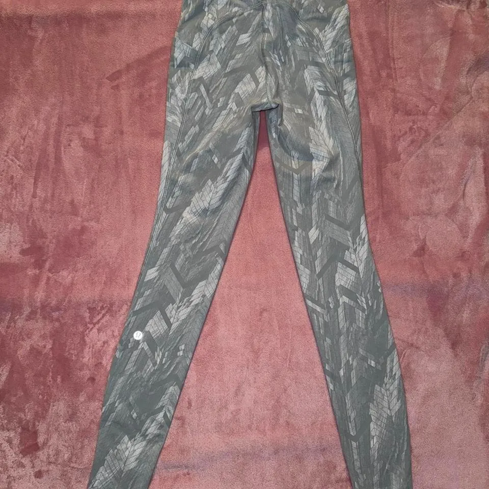 Lululemon Swift Speed HR Tight 28" NWT Size 2 Mint Green White Luxtreme NWOT - Image 2