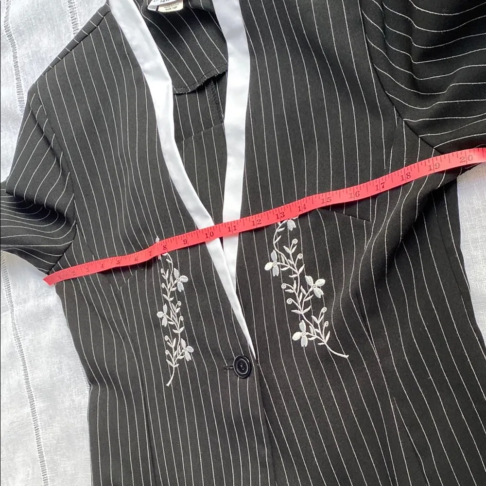Dress Savvy Vintage Black Pinstripe Blazer with White Floral Detail Size 10P - Image 10