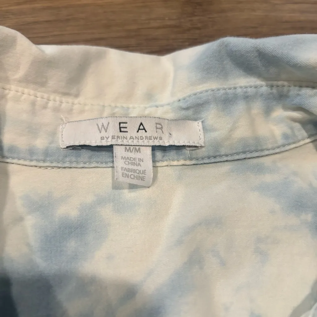 WEAR by Erin Andrews Dallas Cowboys Acid Wash Chambray Button - Image 4