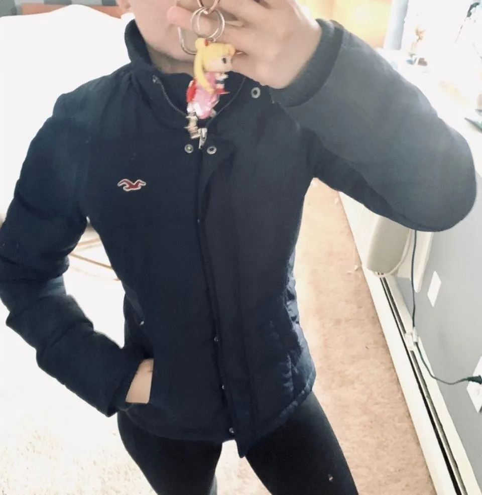 Hollister Navy Blue puffer jacket - Image 4