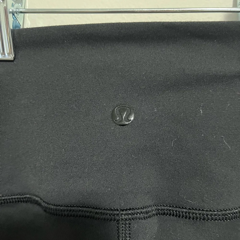 LULULEMON Criss Cross Mesh Hi-Rise Leggings. Women’s SZ 2 Black EUC - Image 6