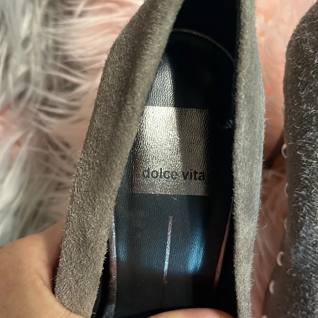 Dolce Vita DV Heeled Stilettos Suede Round Toe Womens 6 Studded Taupe Gray - Image 8