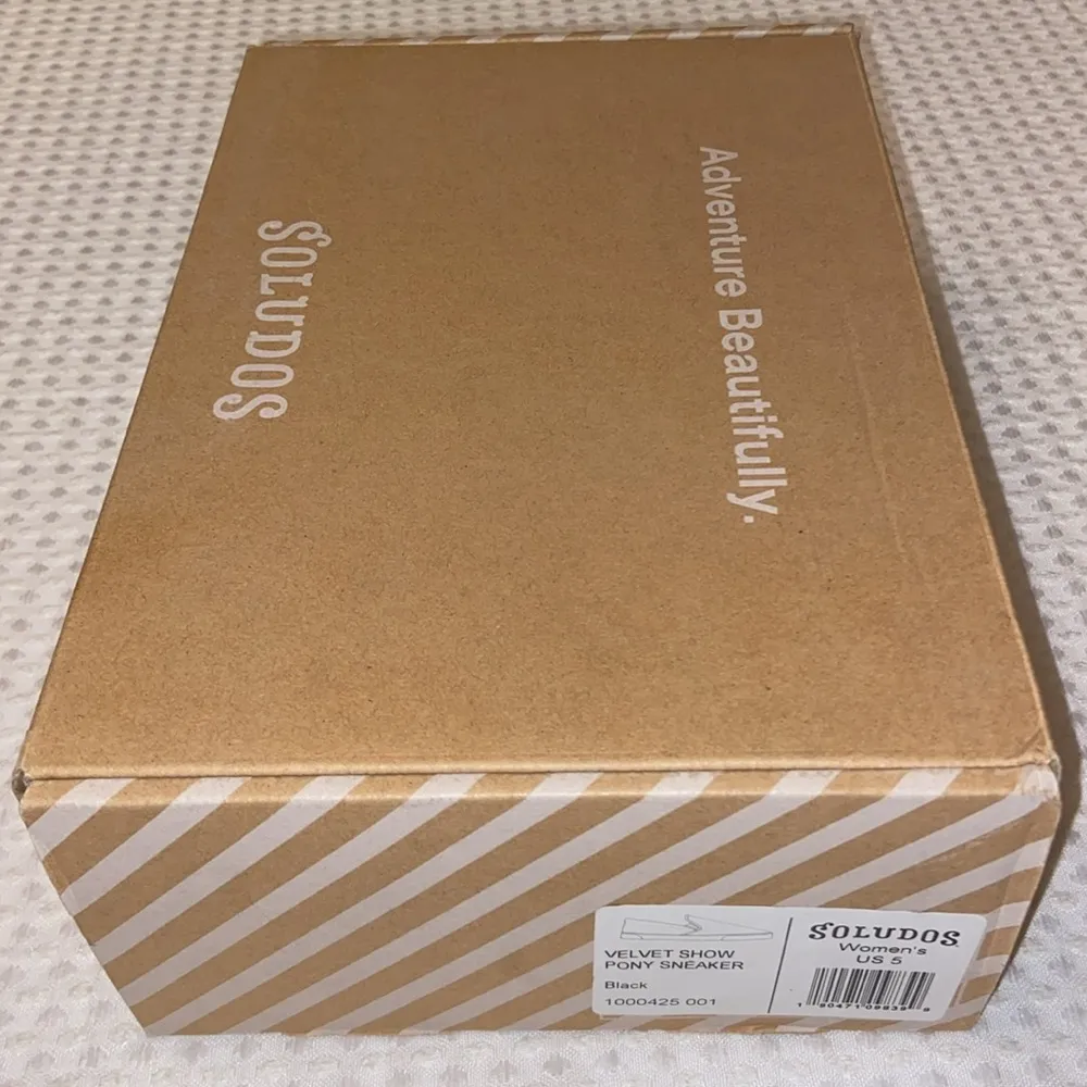 NEW! SOLUDOS Size 5 BLACK Velvet Show Pony Sneakers Shoes - Image 14