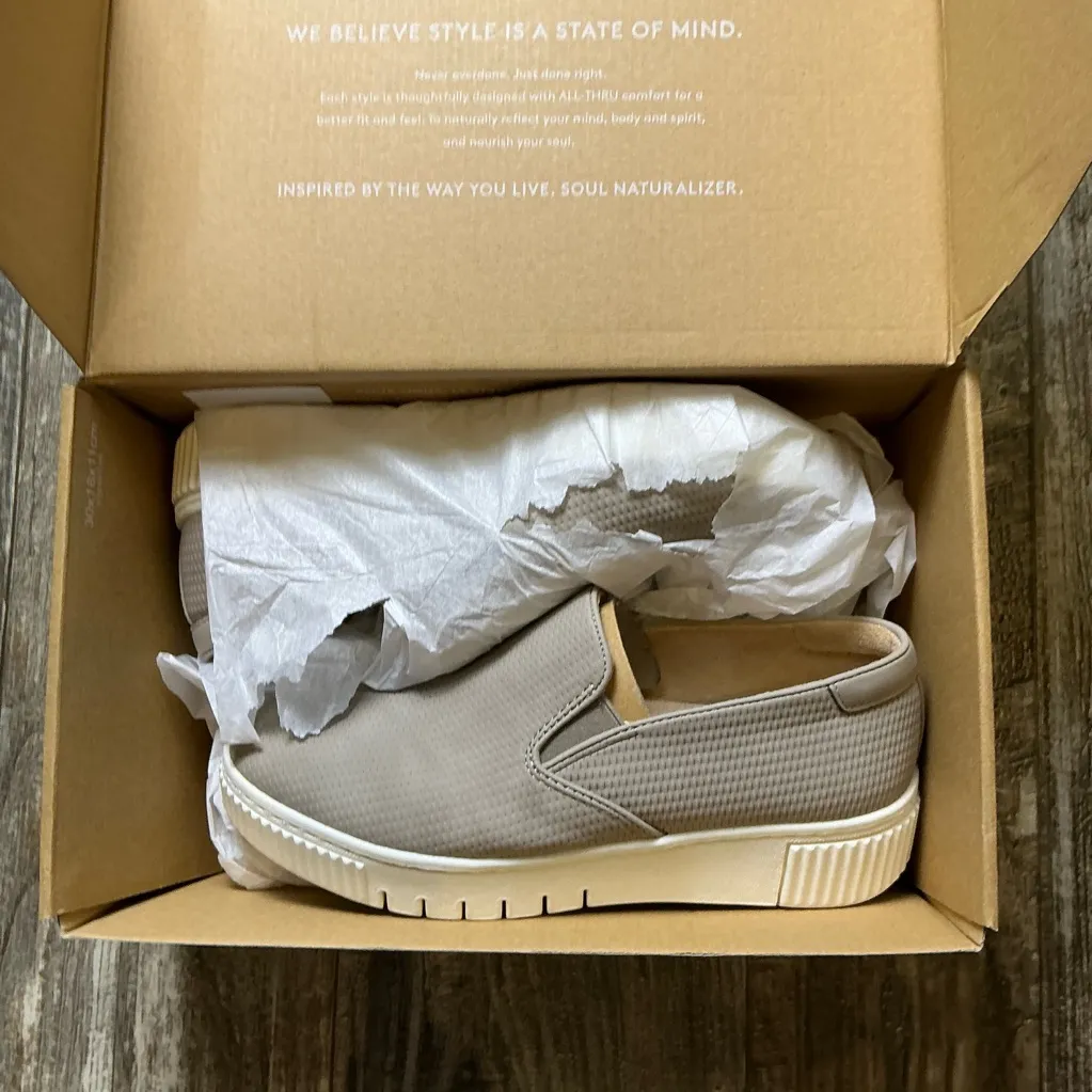 Women’s Tan Slip-On Shoes Size 7 - Image 10