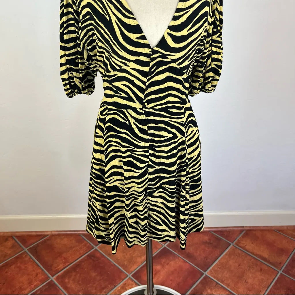Faithfull The Brand Ilia Dress in Pale Yellow Amaia Zebra - Image 5