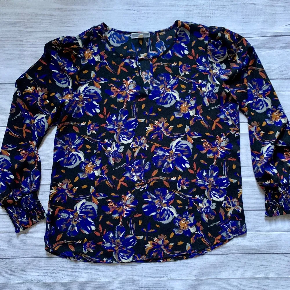 Pleione Long-Sleeve Floral Blouse with Keyhole Neckline in Small Size - Image 2