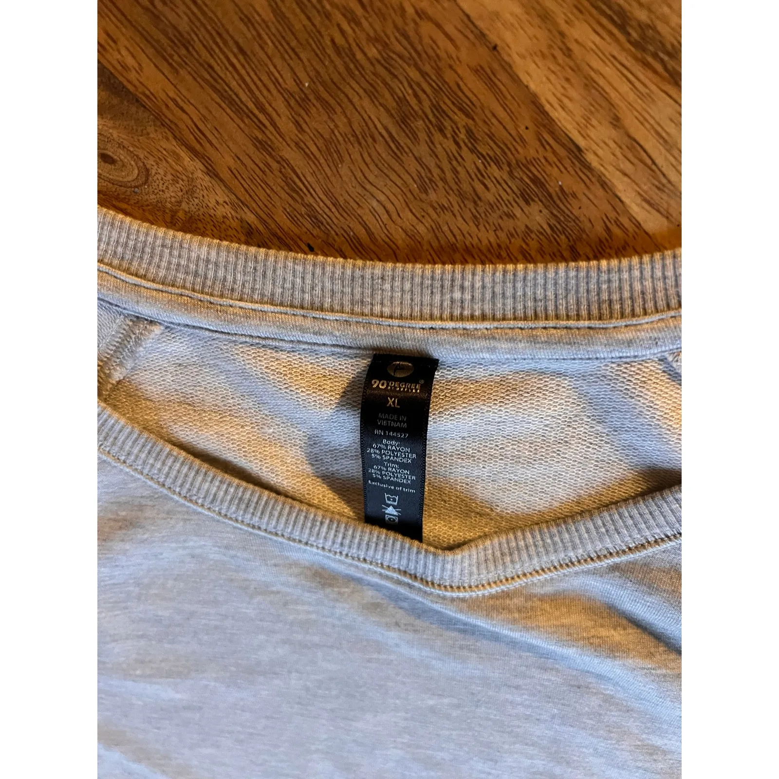 90 Degree by Reflex Women's Heather Gray Raglan
Crewneck Sweatshirt Size XL - Image 5