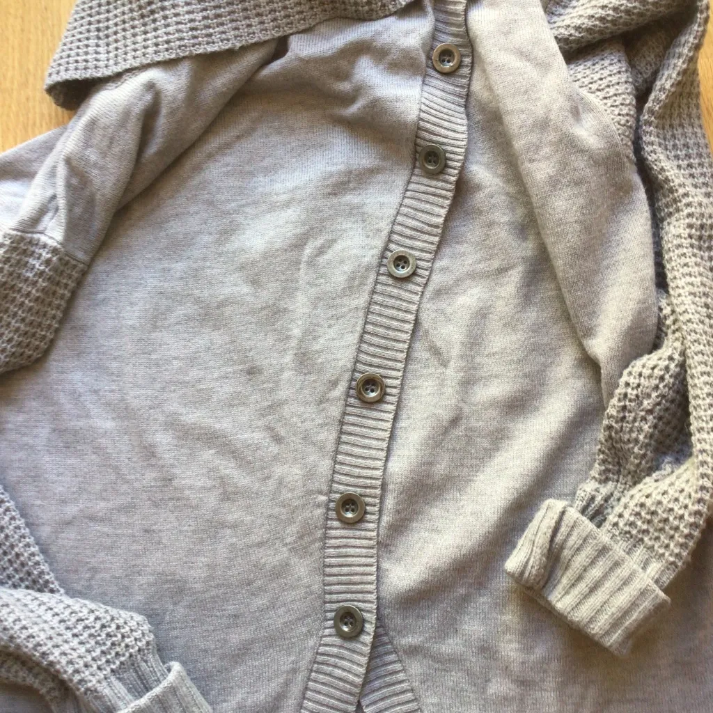 Venus Faux Split Back Button Accent Gray Turtleneck Sweater size small - Image 7