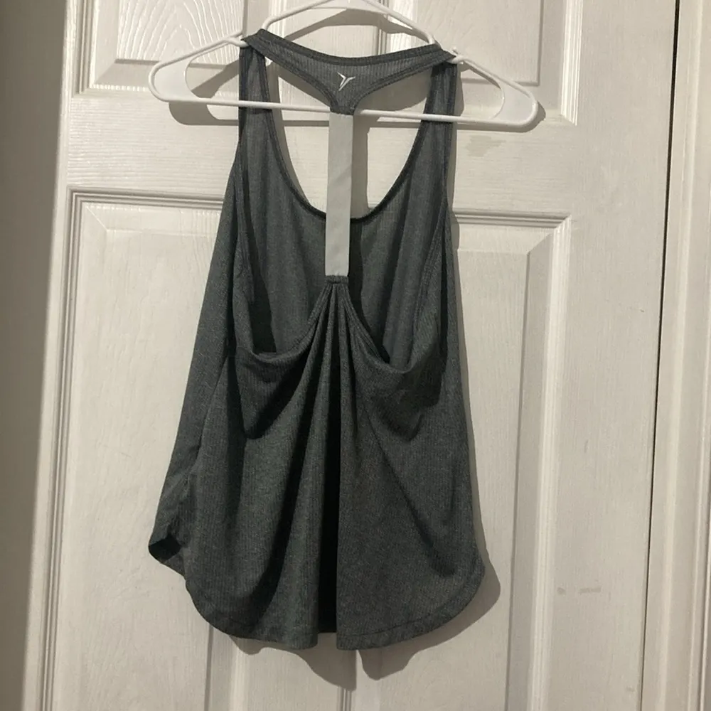 Old Navy Active Go Dry Size Medium Elastic Mesh Grey/White Racerback Tank Top - Image 3