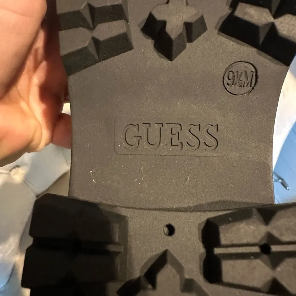 Guess  Fearne pull on side zipper ladies boots. Size  9 1/2 - Image 9