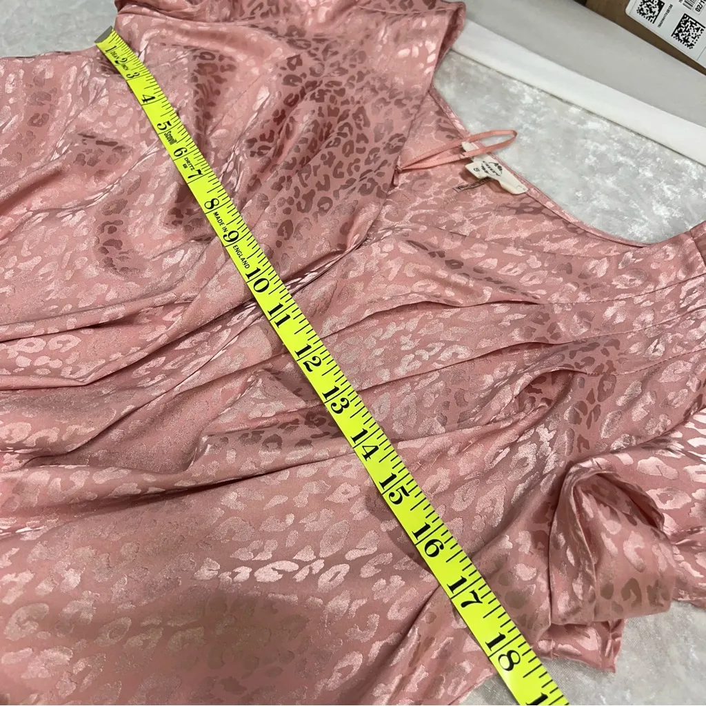 Entro s Shimmering Pink Leopard Blouse flutter sleeve bubble front high low hem - Image 5