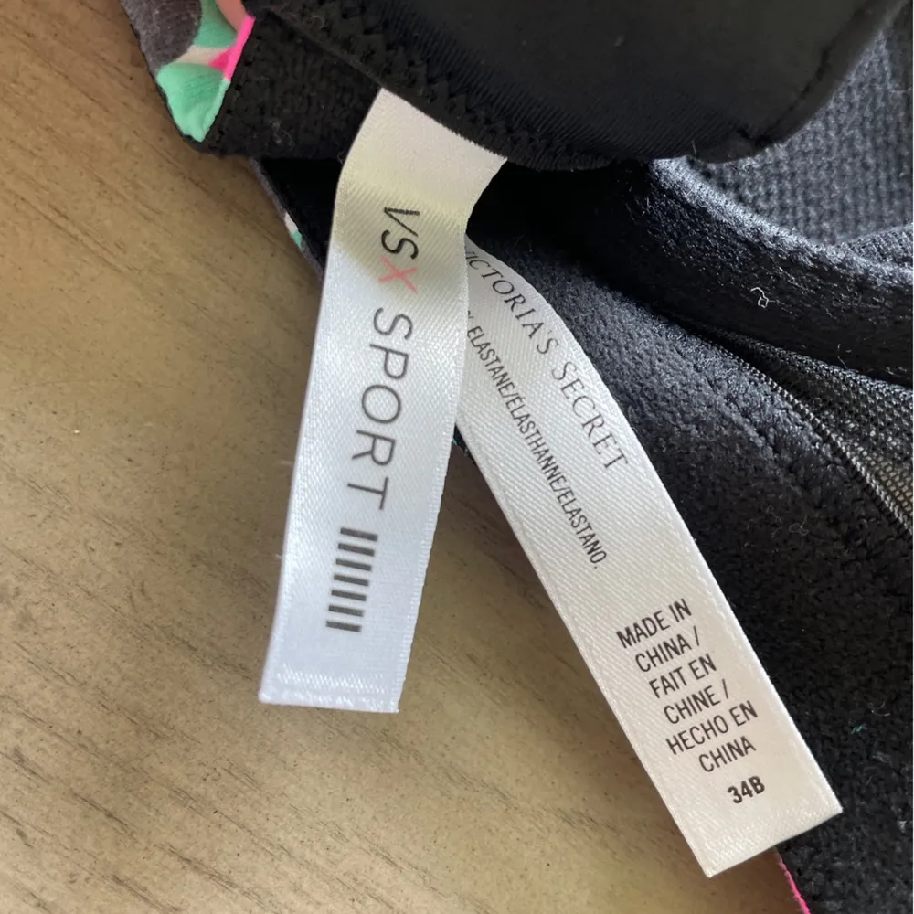 Victoria’s Secret VSX sports bra sz 34B euc - Image 4