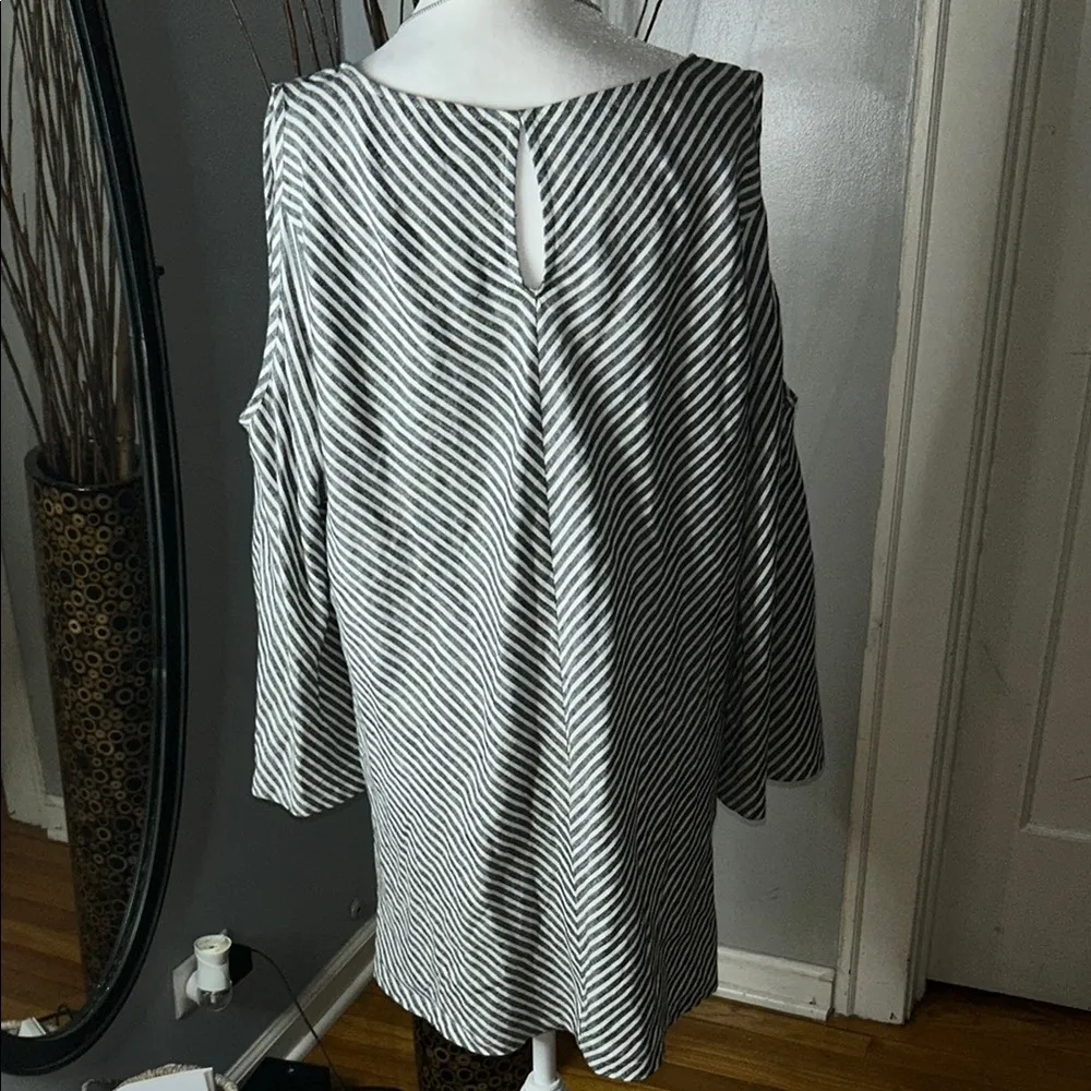 Soft Surroundings  Gray and White Asymmetrical Tunic - Image 8