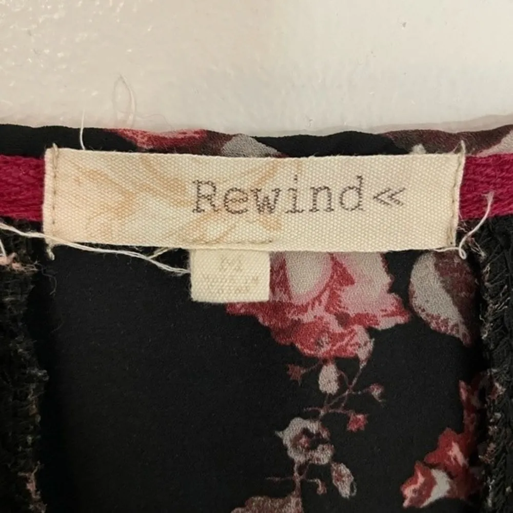 Rewind Women's Black/Pink Floral Blouse Size Medium - Image 2