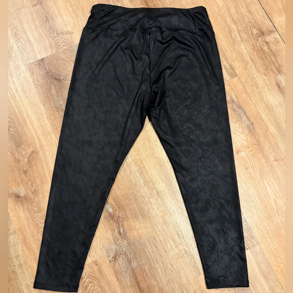 Ava & Viv Women's Plus Size High-Waisted Liquid Shine Leggings, Black, 1X - Image 3