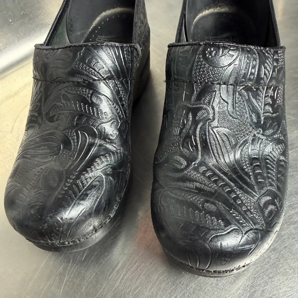 Dansko black paisley leather clogs EU 38/US 7.5-8 - Image 4