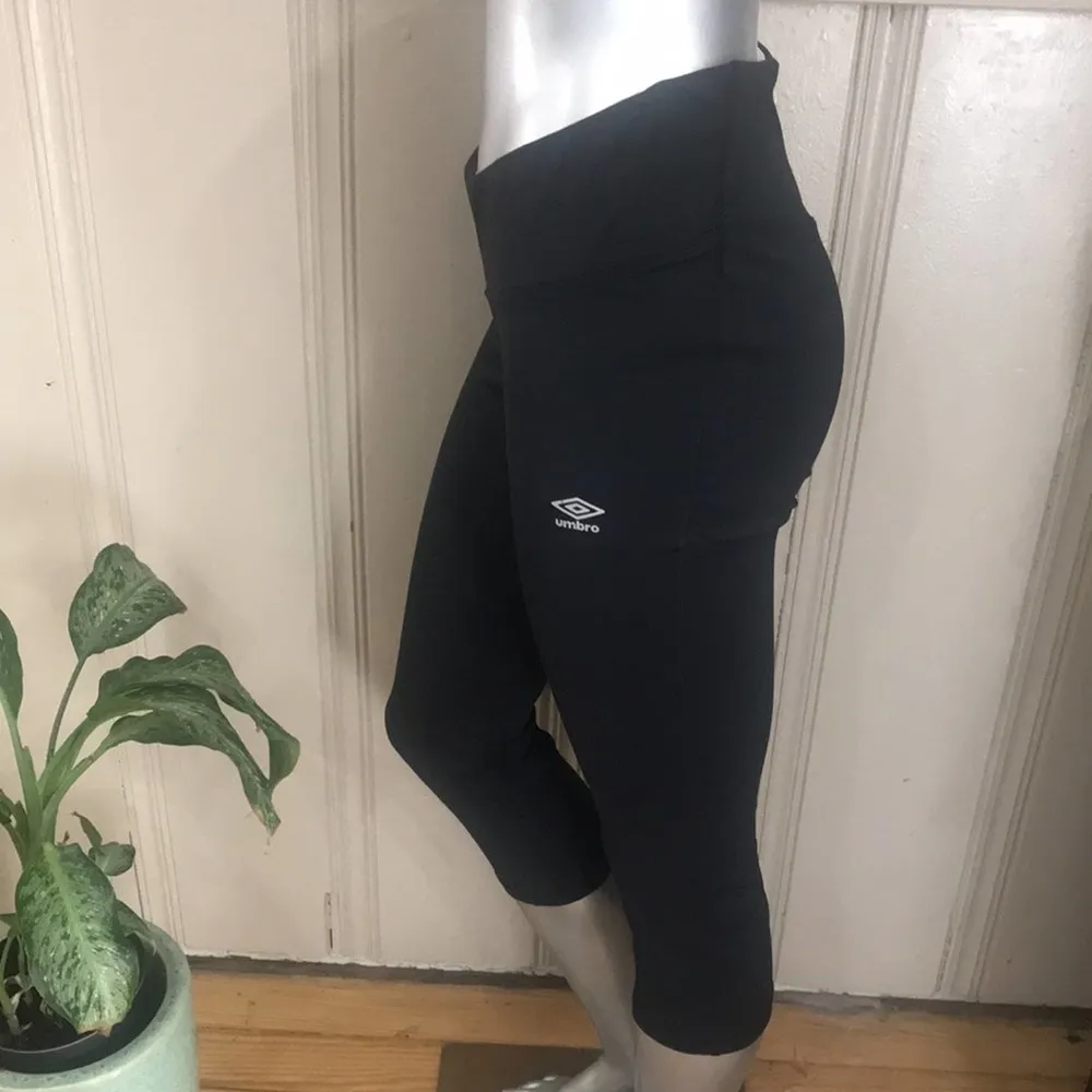 Umbro Cropped Black Leggings Women's Size Medium - Image 3