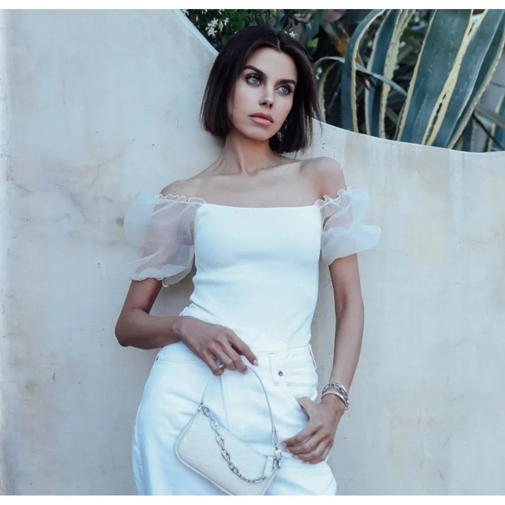 ✨White ASTR the Label Darling Bodysuit Square Neck Sheer Puff Sleeve Top White L Size L - Image 3