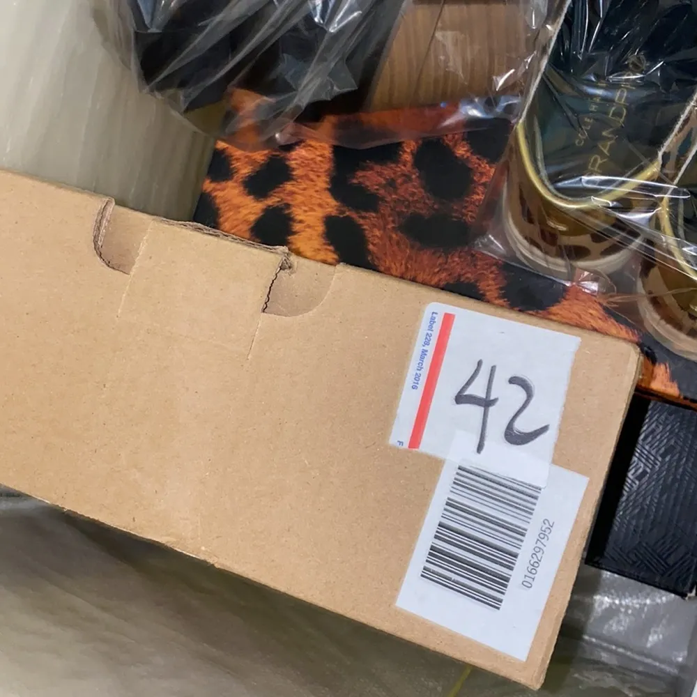 Marc Fisher cross belt sandal. Size 7.5 - Image 6