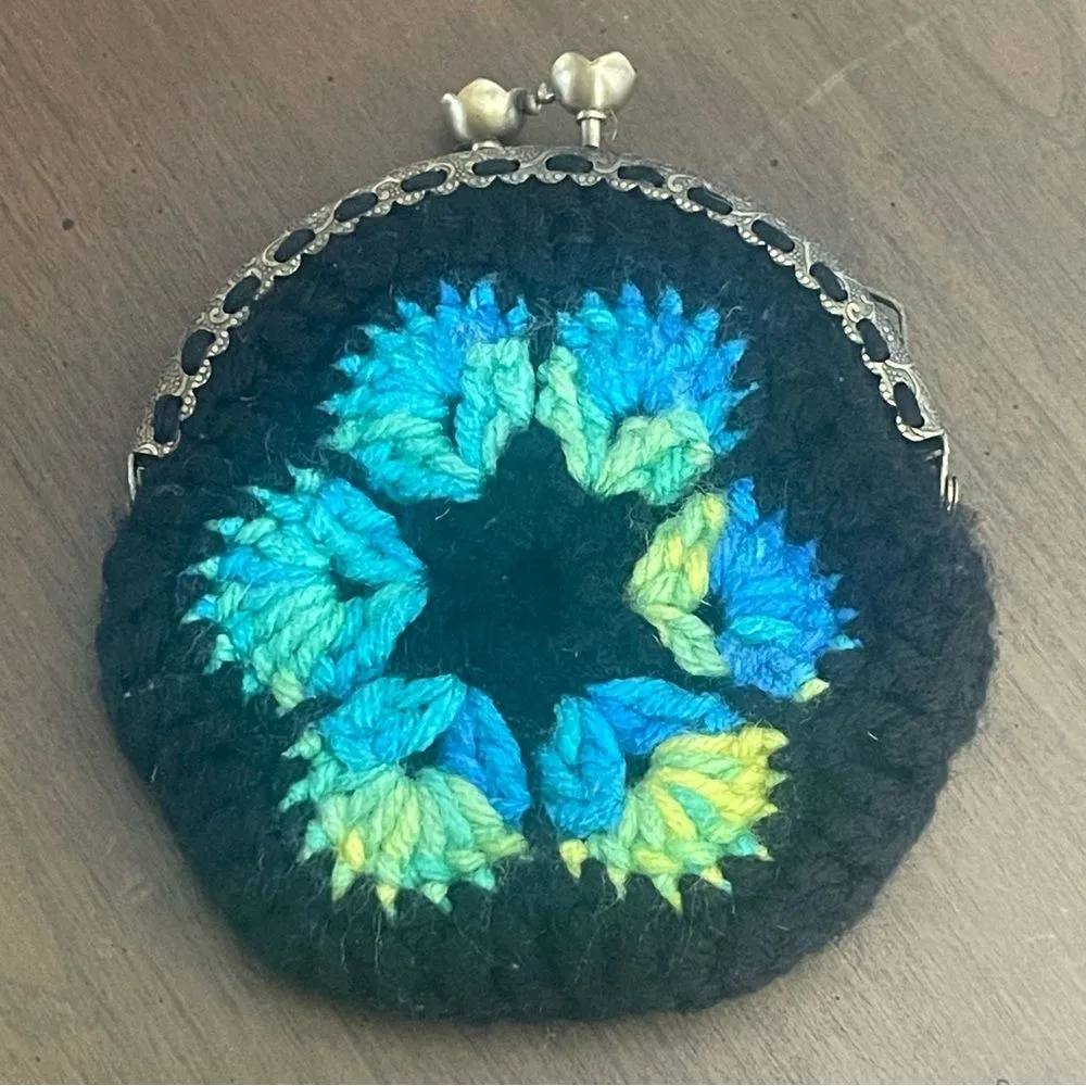 Vintage Small Knitted Coin Purse Lock Clasp Victorian Style Handmade Floral Black - Image 2