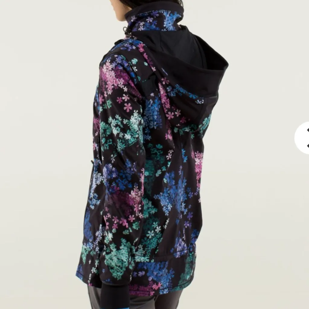 LuLulemon Run Bandit Jacket in Petal Pop Black Multi sz 4 EUC - Image 4