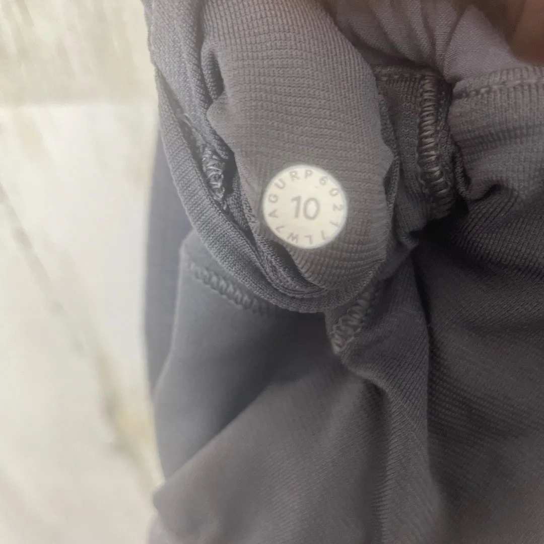 Lululemon Hotty Hot Short II 2.5" Dark Carbon Gray Size 10 Athletic Running - Image 10