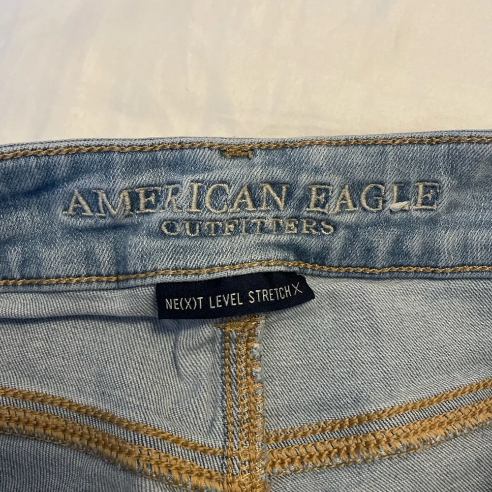 AMERICAN EAGLE Hi-Rise Shortie Light Wash Frayed Hem Denim Shorts Size 00 - Image 5