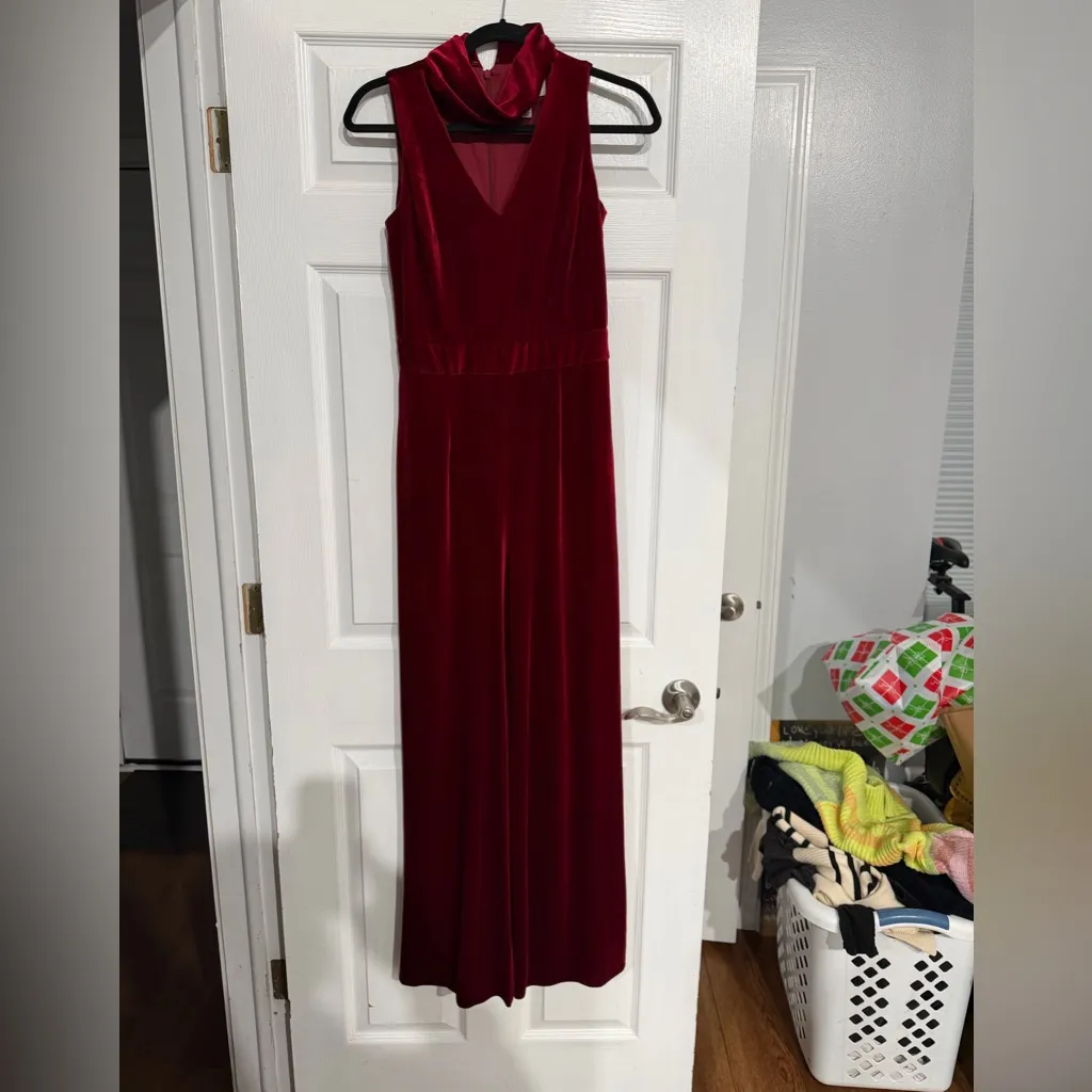 Badgley Mischka red velvet jump suit velvet sz 2 - Image 2