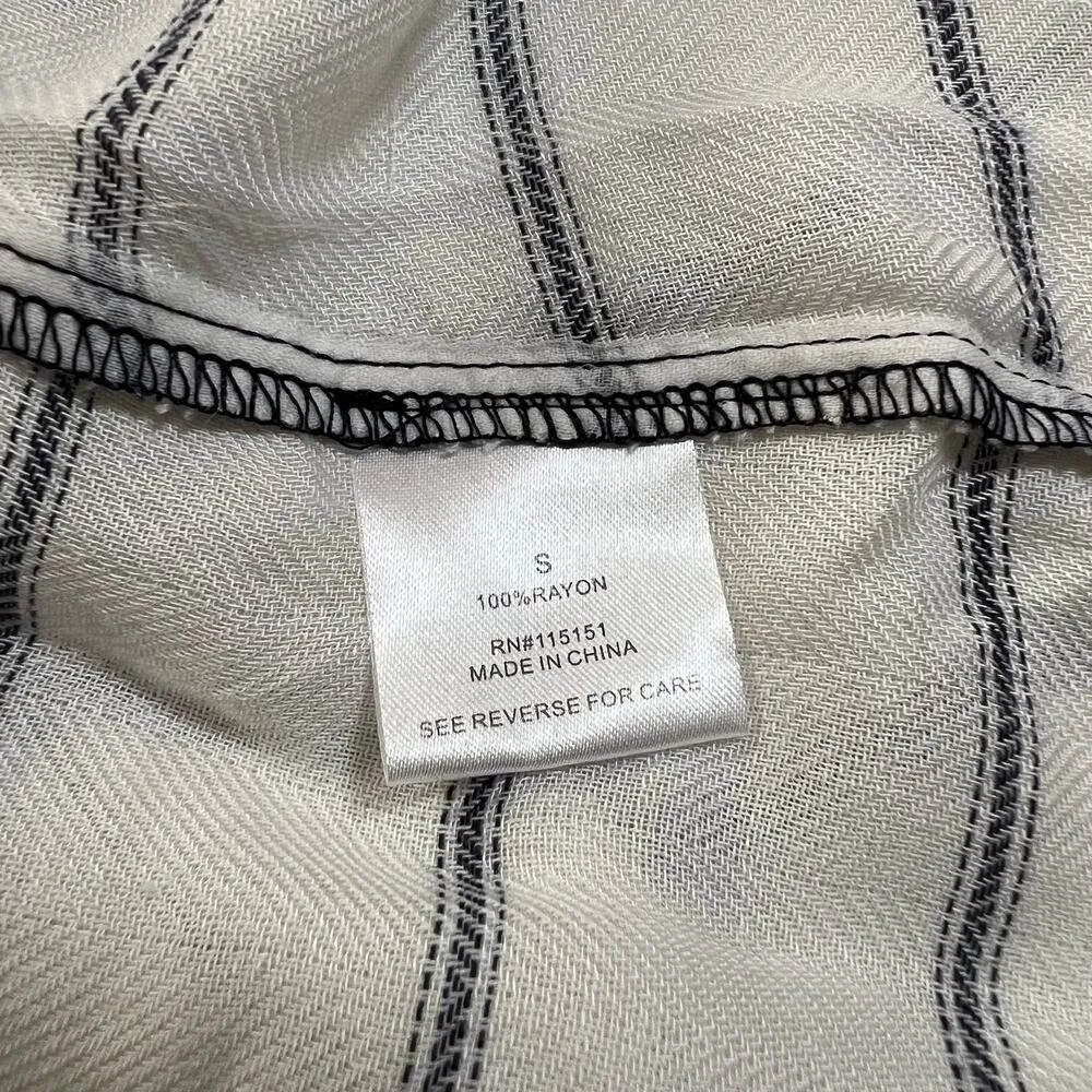 Romeo & Juliet Couture Stripe Lightweight Button Up Shirt Size Small NEW Coastal - Image 5