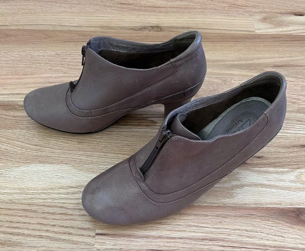 Clarks Artisan Victorian Ankle Booties Shooties Beige Leather Active Air Size 9 - Image 3