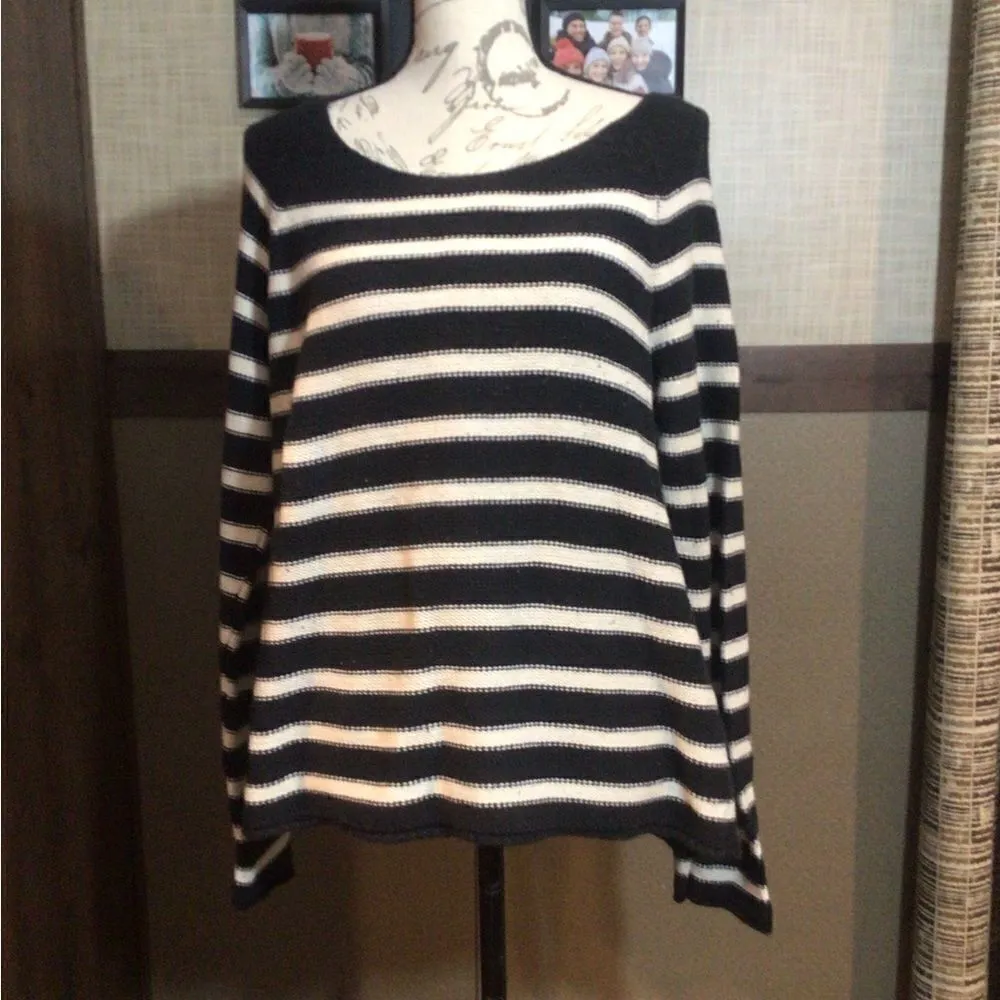 Old Navy White and Black Striped Sweater Large - Image 3