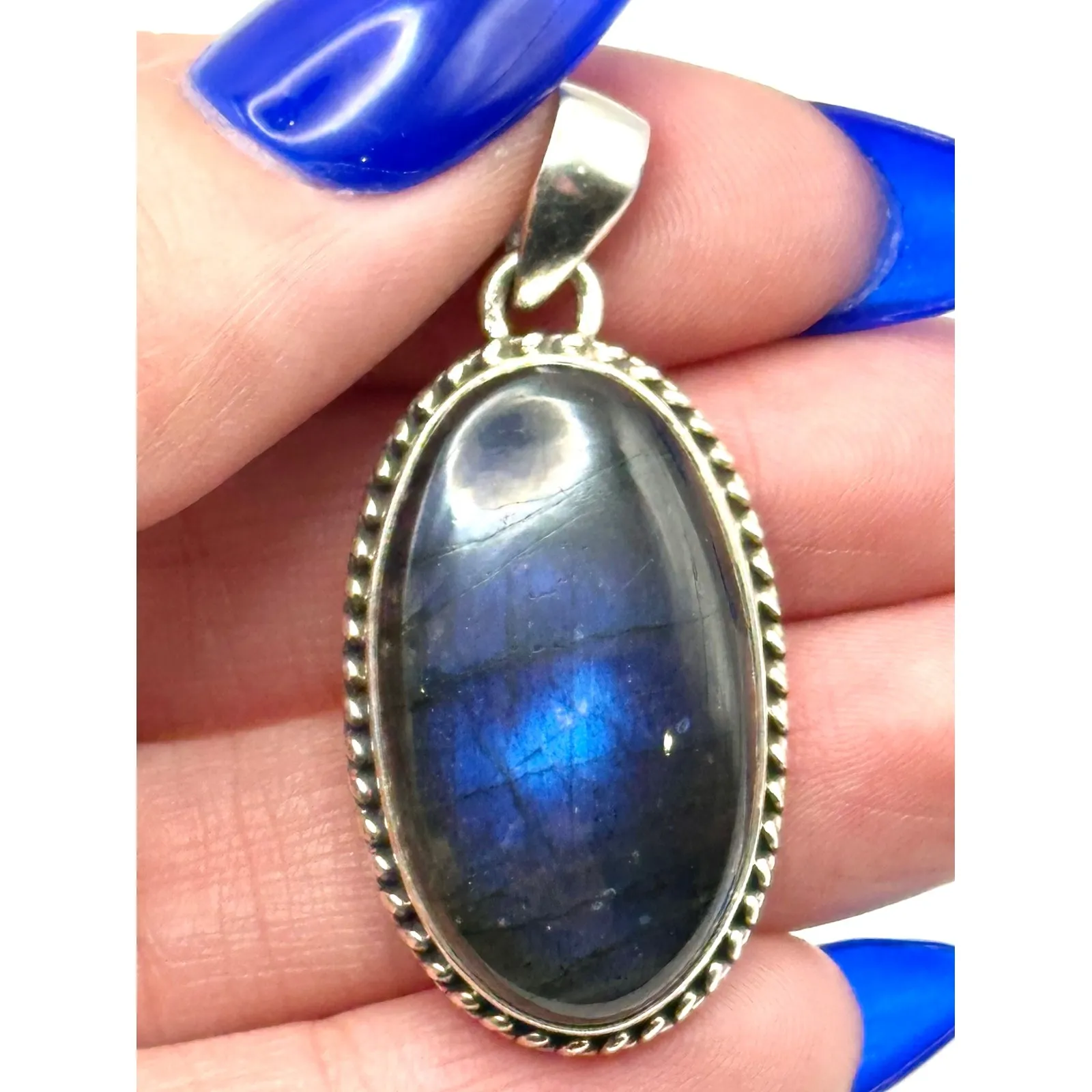 Blue Flash Labradorite Oval Sterling Silver Handmade Pendant - Image 4