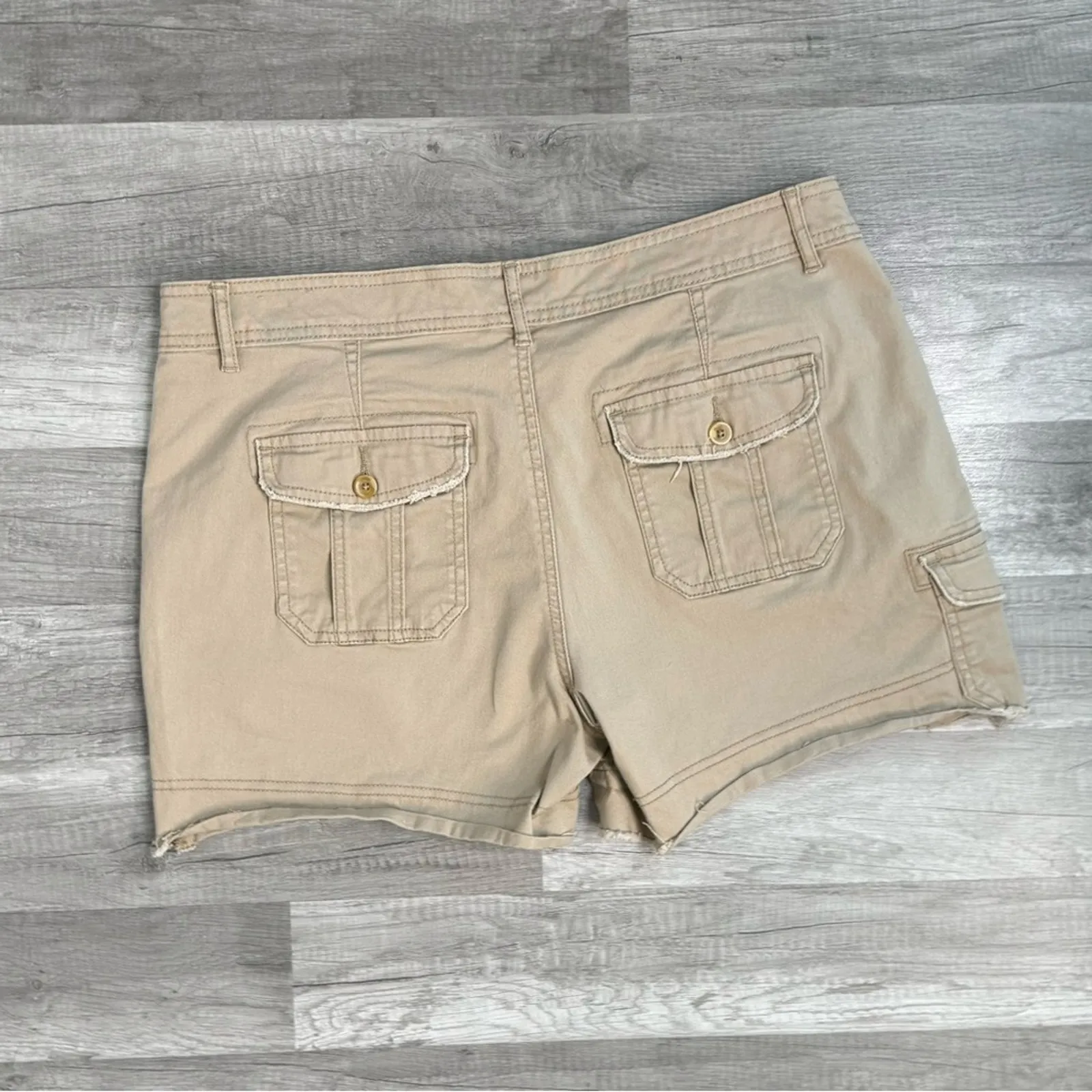 Utility Cargo Shorts Size 11/12 Beige Distressed Hem Zip Pockets Maurices - Image 2
