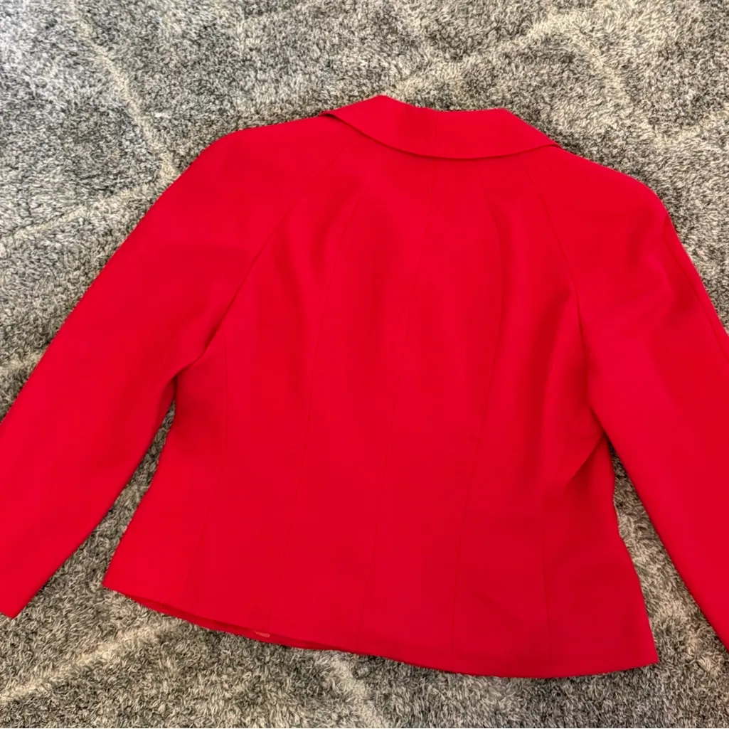 Giorgio Armani Women's Vibrant Red Blazer - Image 9
