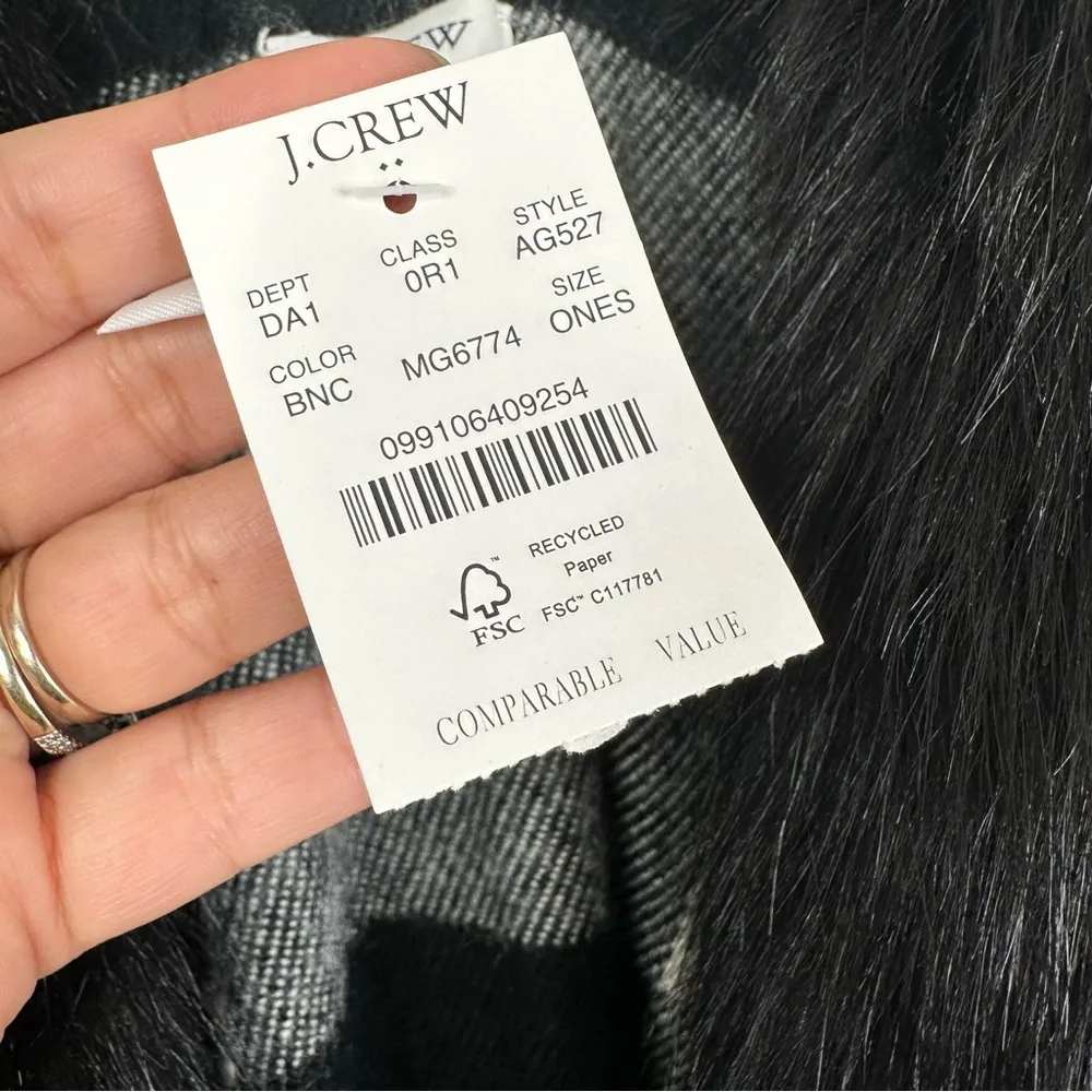 NEW J. Crew Faux Fur Cape Scarf Black Ivory Buffalo Plaid AG527 One Size - Image 6